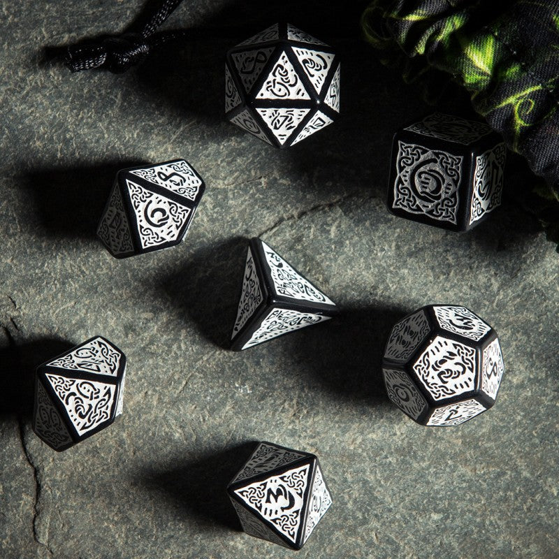 Celtic 3D Revised Black & White Dice Set (7) QWS SCER05
