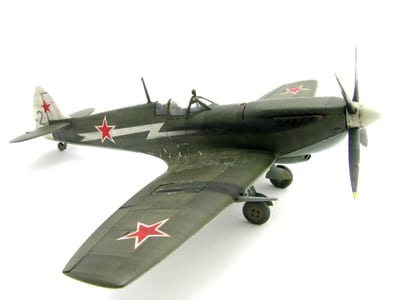 ICM Spitfire LF.IXE with Soviet Pilots and Ground Personnel LTG ICM-48 –  The Hidden Lair